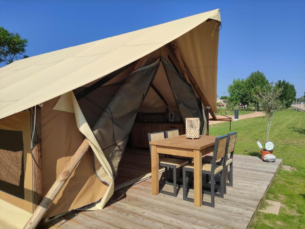 Tente Lodge Pour 5 Personnes En Bordure De La Riviere Allier Au Sein D'Un Petit Camping Saint-Yorre Zewnętrze zdjęcie